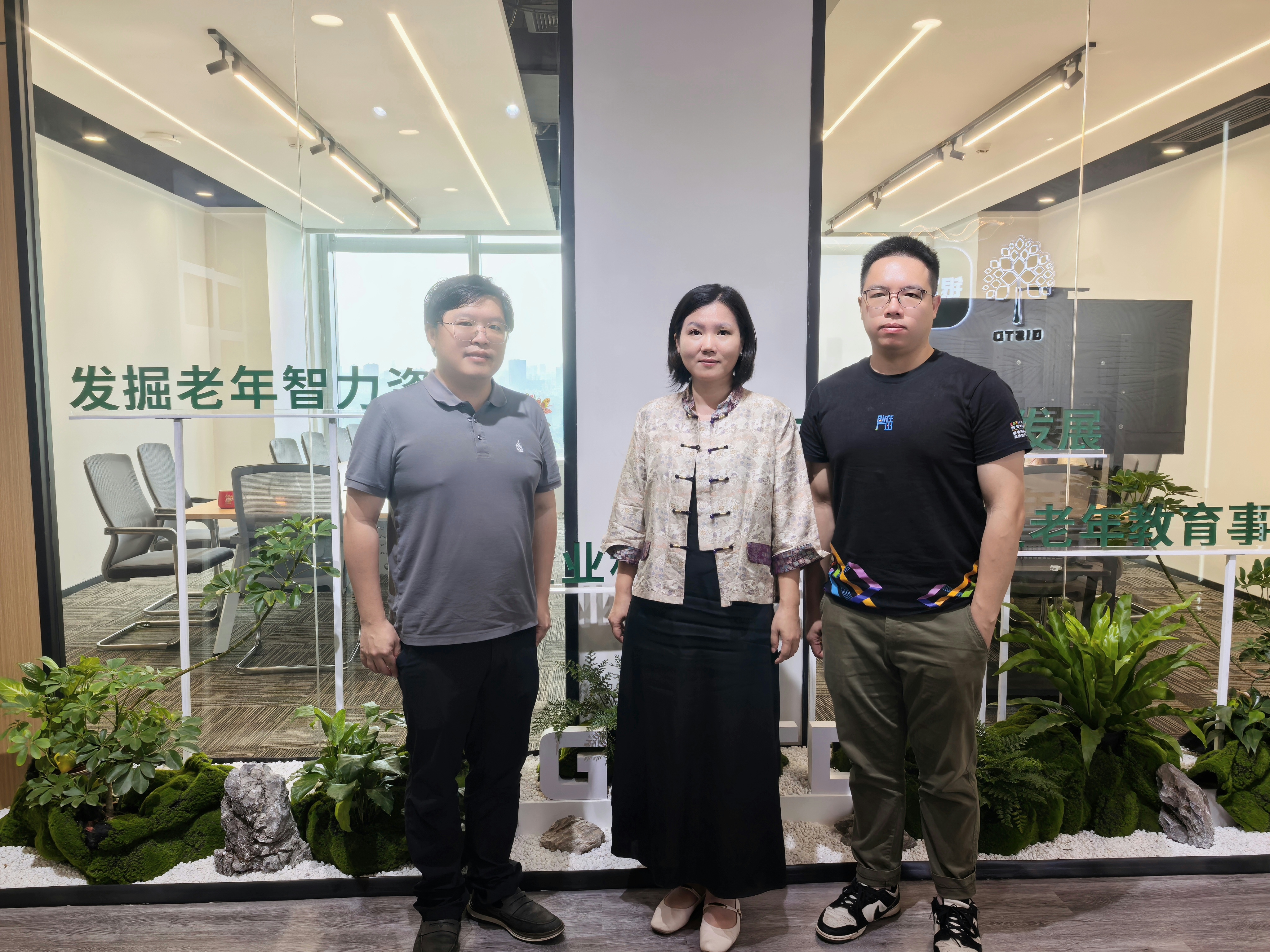 港科大广州霍英东研究院与南沙科技资讯园博士后工作站到访交流